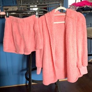 Pink set.  Excellent condition.  Shorts and cover.
